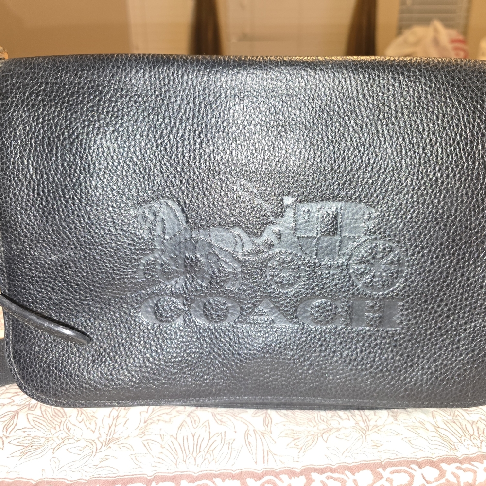 Coach Jess Black Leather Messenger Bag with Iconic Design